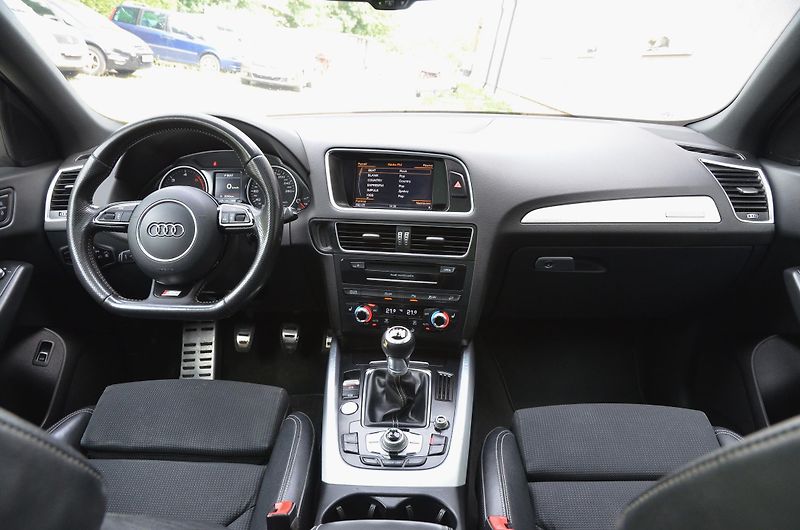 Audi Q5 (2015) 2.0 TDi 140kW Quattro S-LINE - fotka 29 z 45
