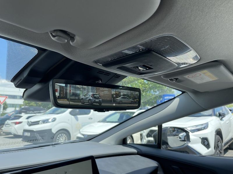 Toyota Prius 2.0 Plug-in Hybrid Prestige - fotka 29 z 30