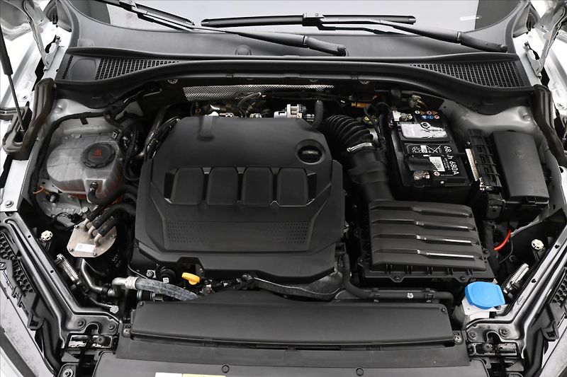 Škoda Superb 2,0 TDI 147 kW DSG 4x4 STYLE Z - fotka 9 z 32