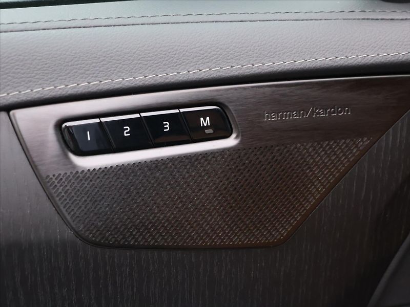 Volvo XC90 2,0 B5 173kW AWD Plus Bright C - fotka 17 z 44