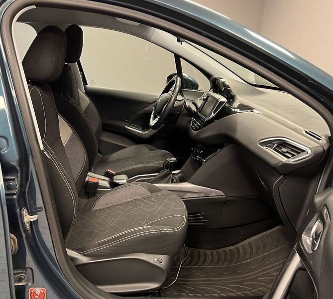 Peugeot 2008 1.2 PURE TECH ACTIVE - fotka 9 z 16