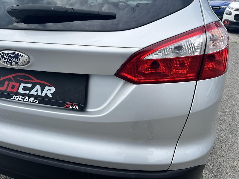 Ford Focus 1.6i KLIMATIZACE NAVI ALU KOLA - fotka 42 z 42