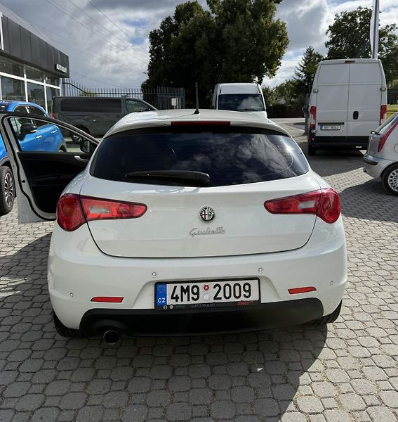 Alfa Romeo Giulietta (2012) 1.4 TB Multiair - fotka 7 z 9