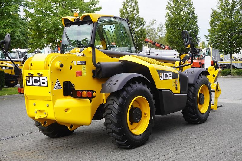 JCB (2019) 540-140 telescopic loader  - fotka 8 z 24