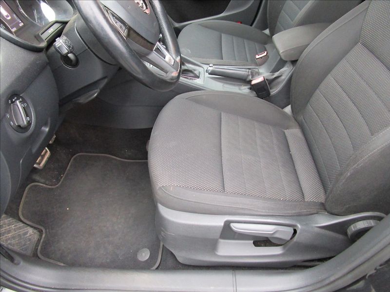 Škoda Octavia Combi 2.0TDi DSG, Scout - fotka 13 z 41