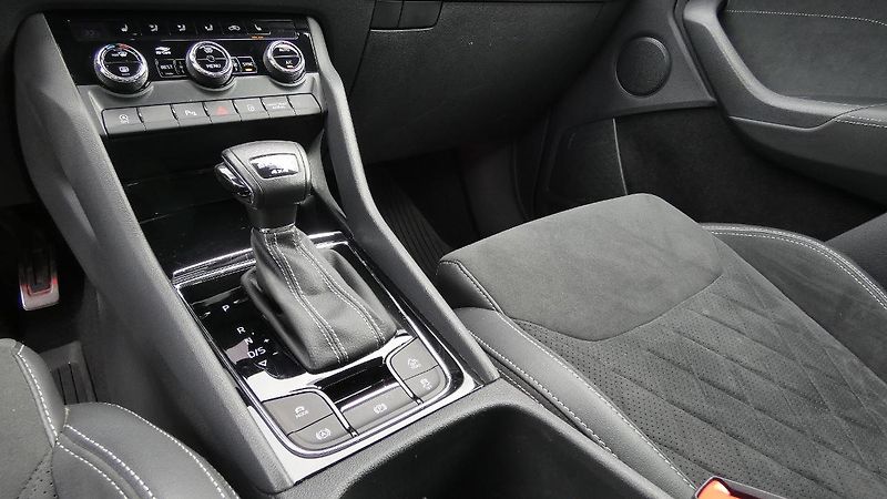 Škoda Kodiaq 2,0 TSI Sportline DSG 4x4 - fotka 6 z 28