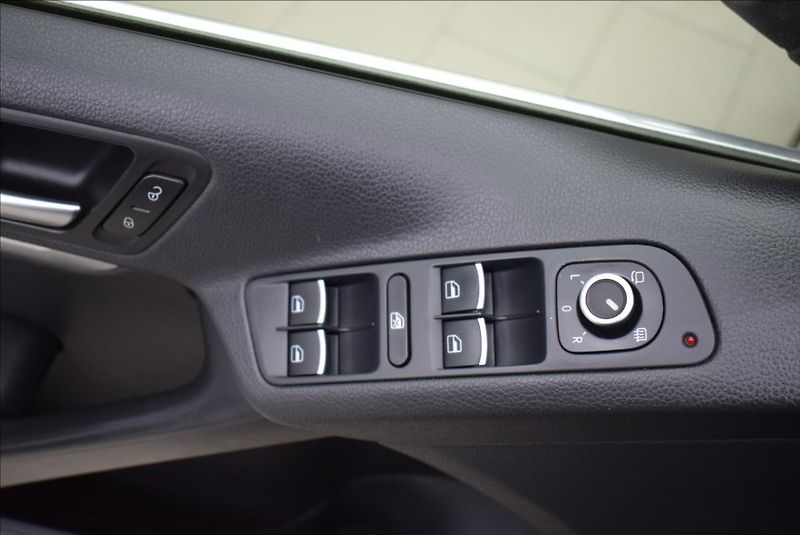 Volkswagen Tiguan 2,0 TDi, Sport&Style,DSG,Xen, - fotka 33 z 37
