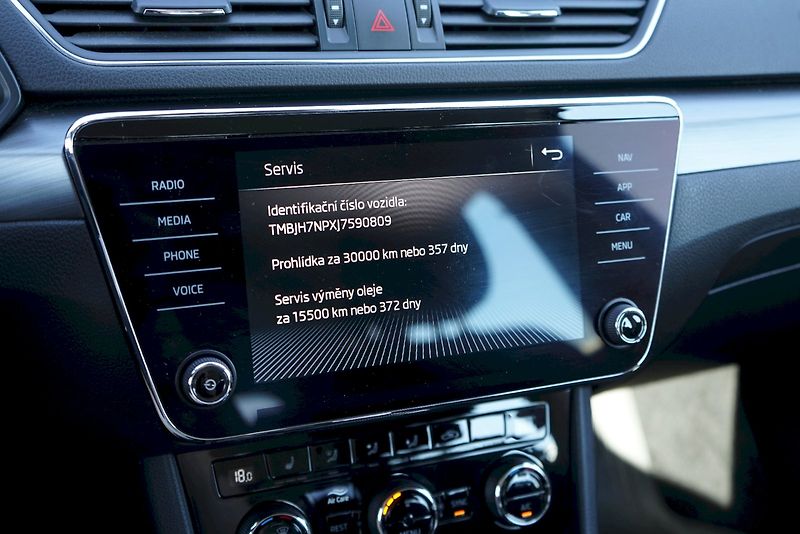 Škoda Superb (2018) TDI 110 kW DSG Style - fotka 16 z 29