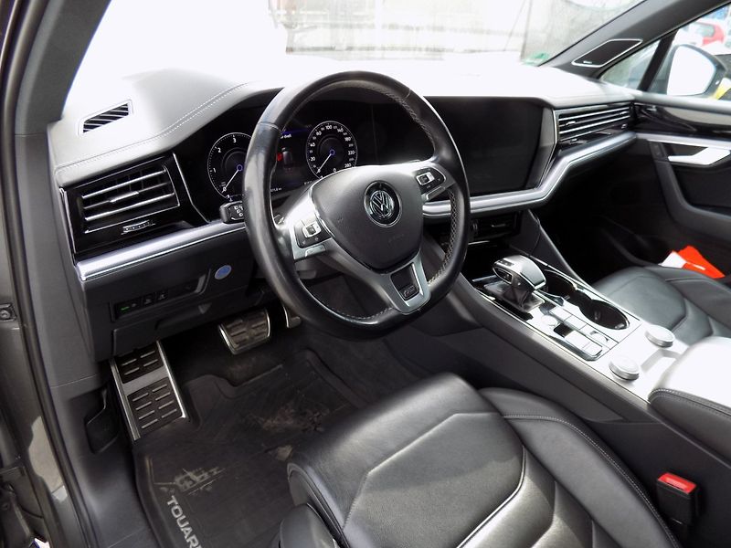 Volkswagen Touareg (2018) 3.0TDI/R-Line/4x4/AT/Matrix/ - fotka 14 z 47