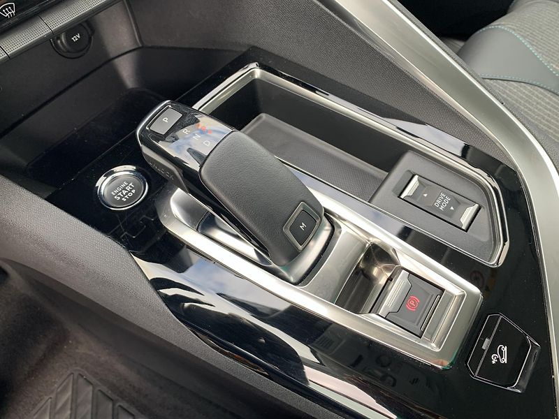 Peugeot 3008 ALLURE PACK 1.5 BHDi 96kW AT8 - fotka 22 z 28