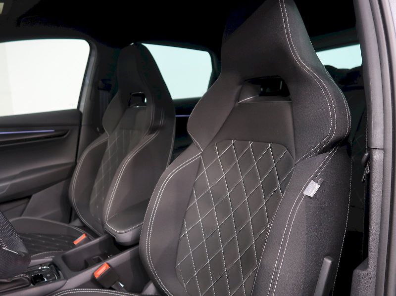 Škoda Karoq (2024) SPORTLINE 2.0TDI 110KW 4X4 DSG - fotka 24 z 35