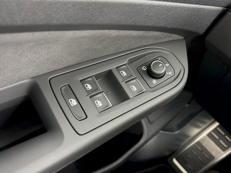 Volkswagen Golf (2025) GTI 2.0 TSI 195kW DSG - fotka 32 z 34