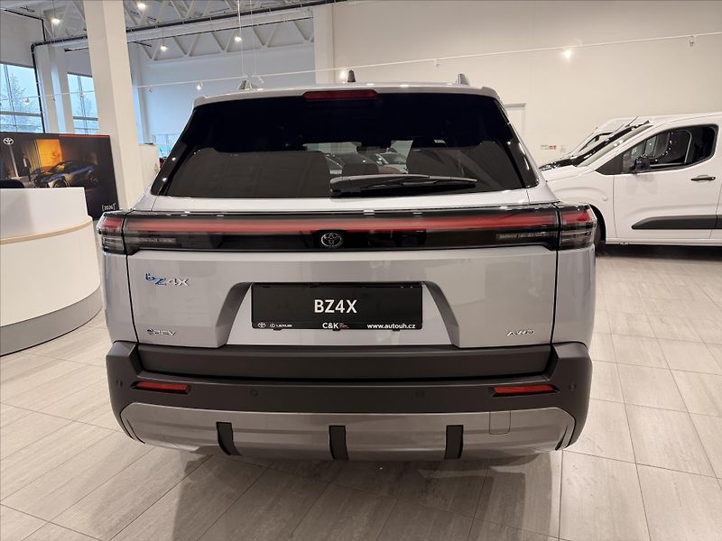 Toyota bZ4X Touring  74,7 kWh (380k) 4X4 E - fotka 3 z 12