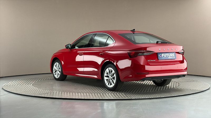 Škoda Octavia 2.0 TDI Style - fotka 2 z 27