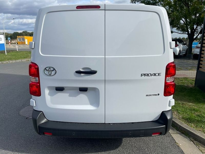 Toyota ProAce L2 - Full Electric (75kWh) 136 - fotka 5 z 9
