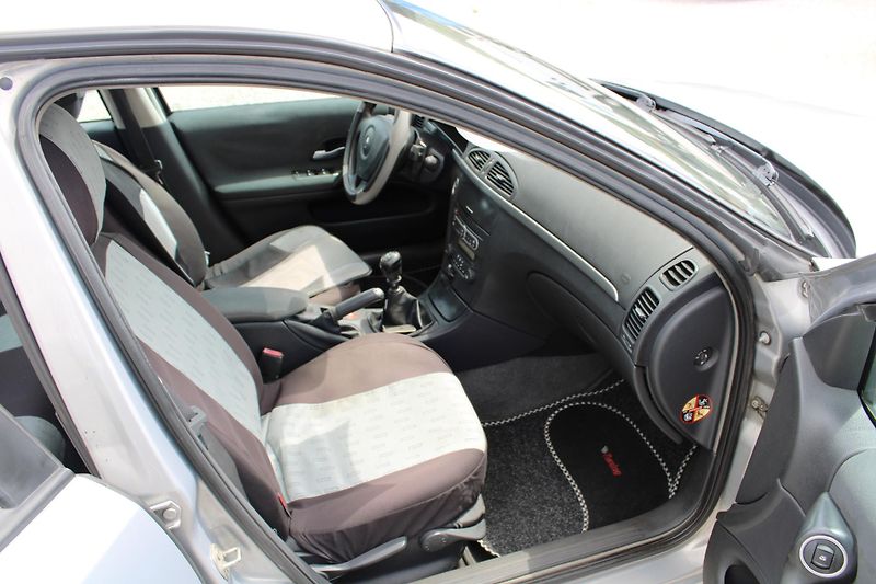 Renault Laguna (2007) 1,9DCI 96KW KLIMA EL.OKNA ALU - fotka 13 z 16