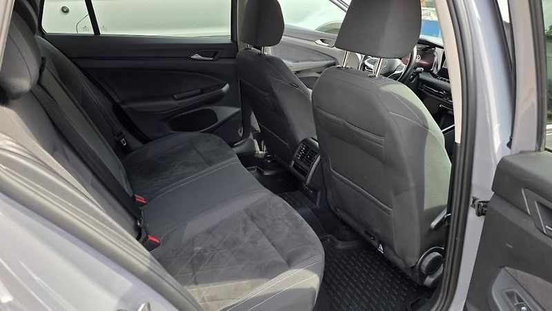 Volkswagen Golf (2024) 2.0 TDI 110kW DSG7 Style TZ - fotka 14 z 39