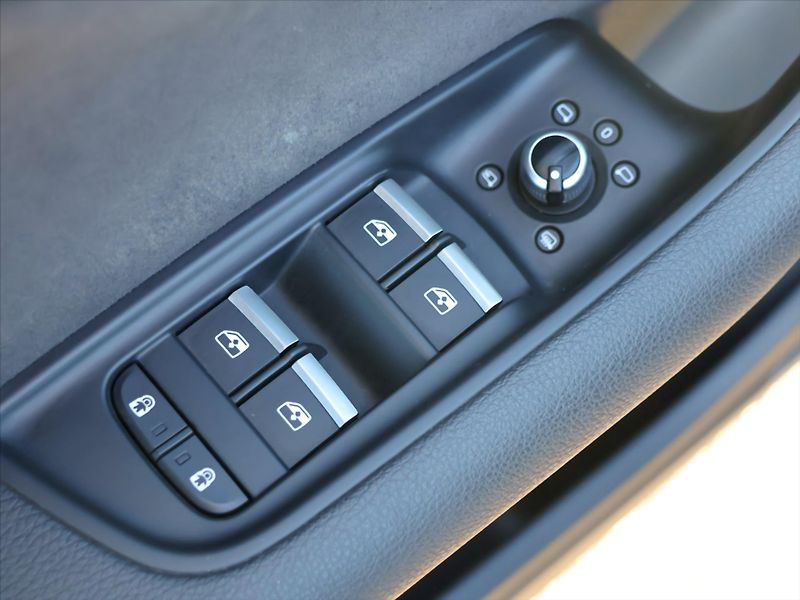 Audi Q7 3,0 TDI Quattro Tiptronic S li - fotka 15 z 36