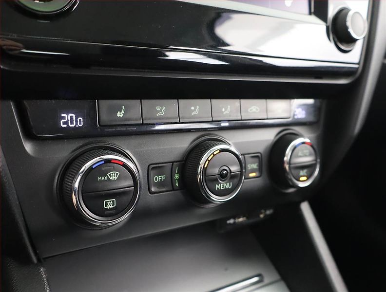 Škoda Octavia (2015) 1.6 TDI, Tempomat - fotka 17 z 19