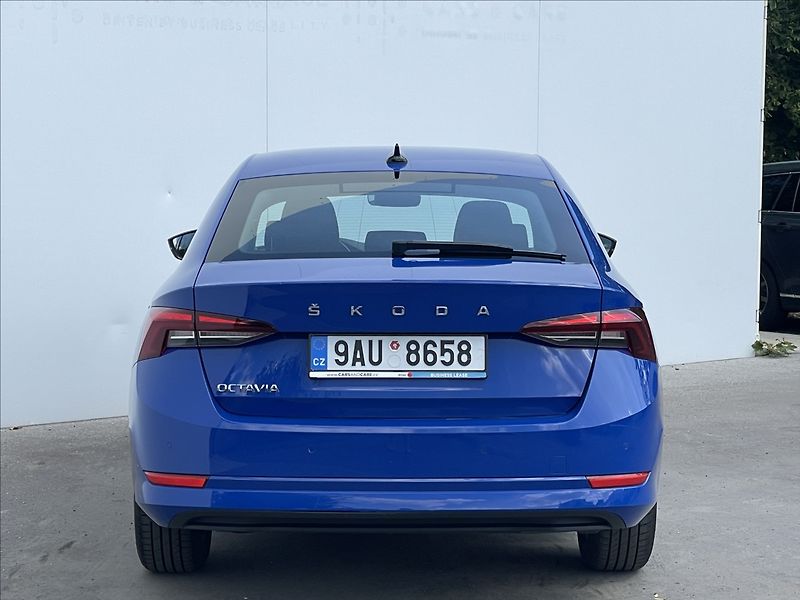 Škoda Octavia 2,0 TDI DSG Ambition ACC+TAŽNÉ - fotka 20 z 21
