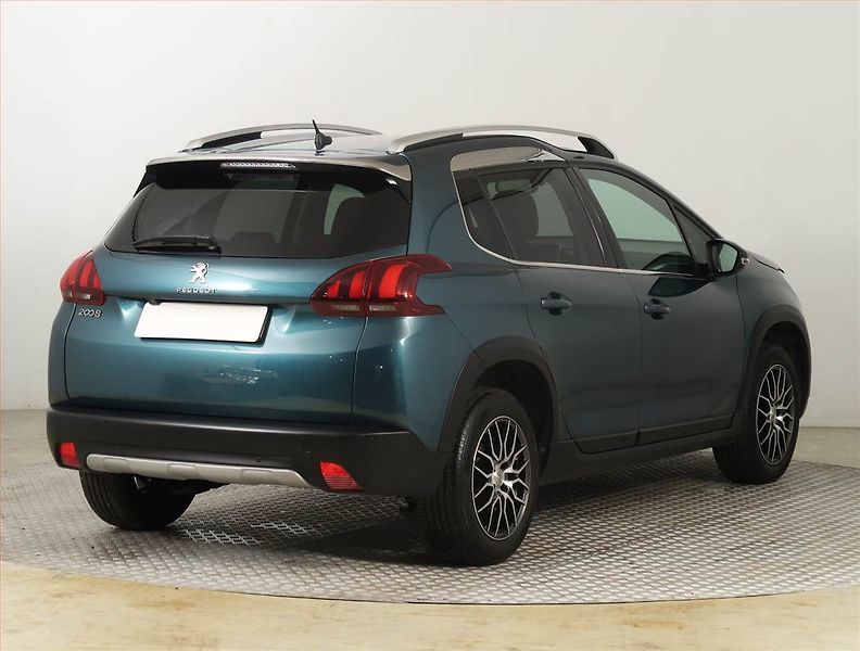 Peugeot 2008 (2018) 1.2 PureTech, Serv.kniha, Kůže - fotka 5 z 19