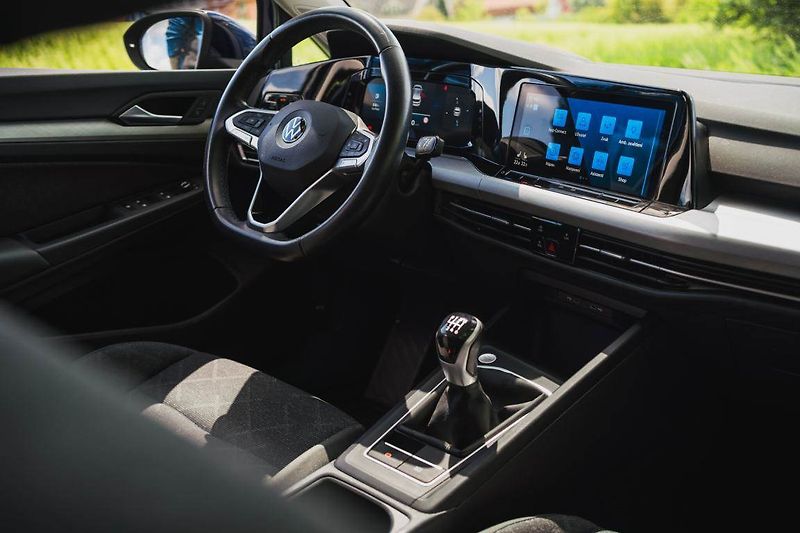 Volkswagen Golf (2023) Life 1.5 TSI, Navi, Tempomat - fotka 3 z 30