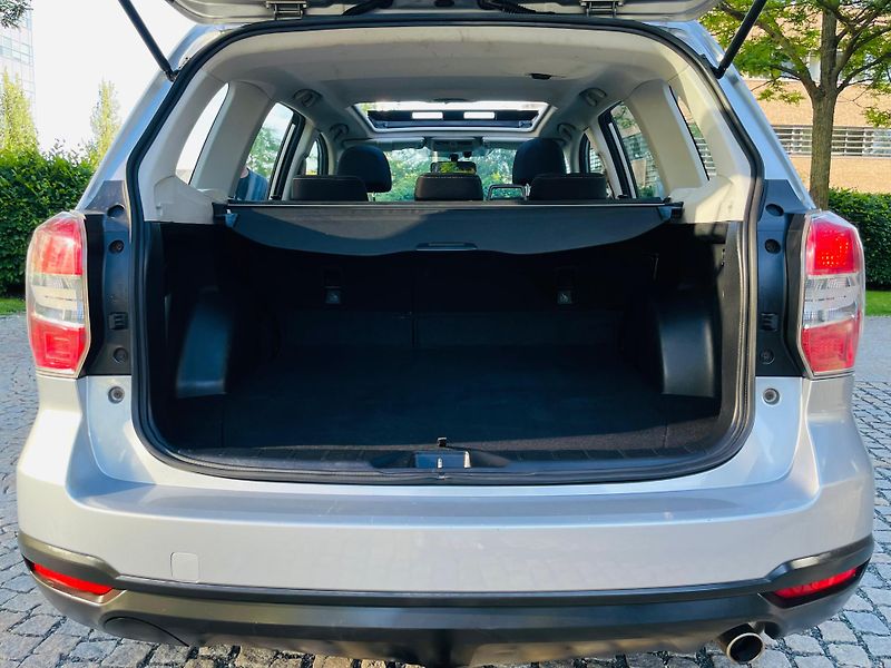 Subaru Forester 2.0i 4x4 AUT KAM TAŽNÉ SERVISK - fotka 19 z 44