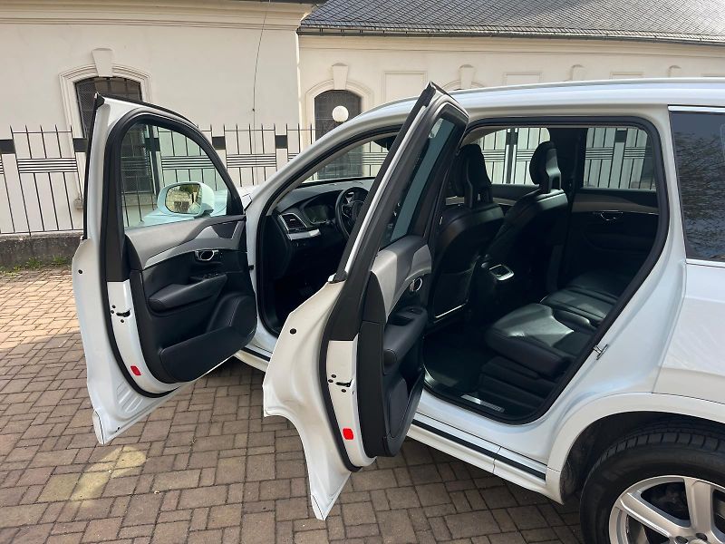 Volvo XC90 Momentum B5 2.0d / DPH / - fotka 7 z 18