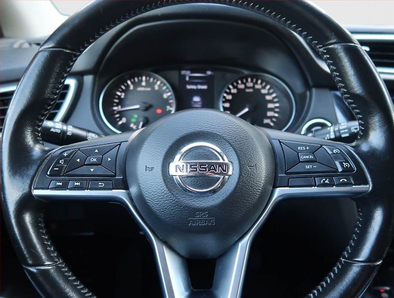 Nissan Qashqai (2018) 1.2 DIG-T, Navi, Tempomat - fotka 16 z 26