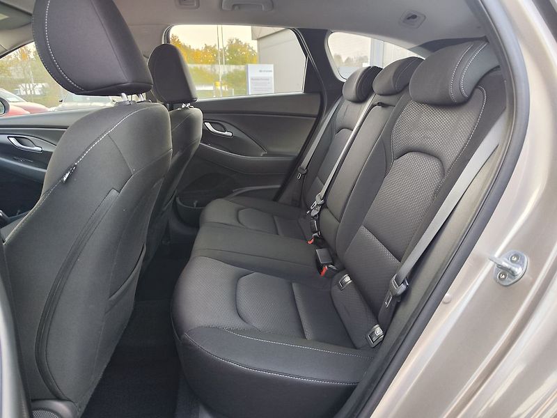 Hyundai i30 1.4 T-GDI/103kW Style DCT - fotka 11 z 33