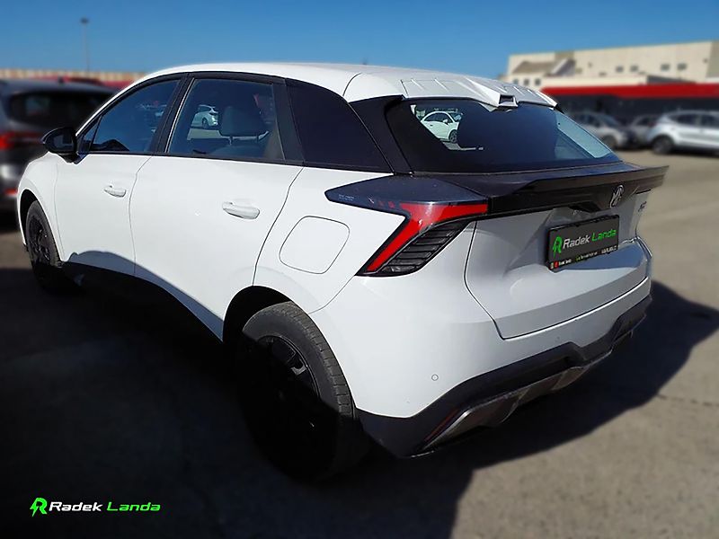 MG MG4 (2023) Standard 51 kWh, LED - fotka 2 z 8