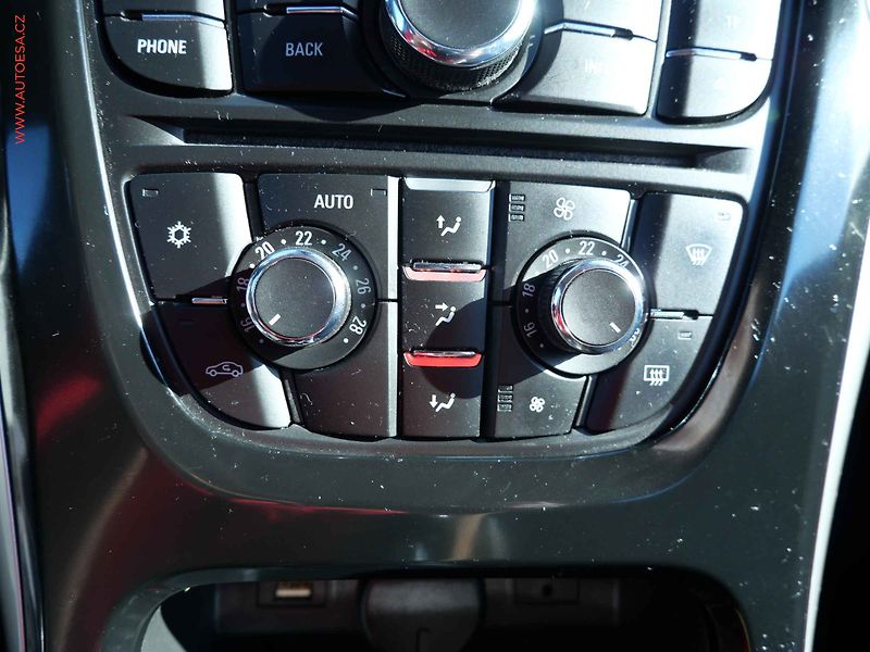 Opel Astra (2015) 2.0 CDTi, ČR, AC, temo - fotka 19 z 21