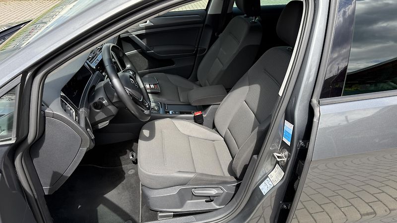 Volkswagen Golf (2018) 1.0TSi*63kW*R-LINE*55TKM* - fotka 12 z 19