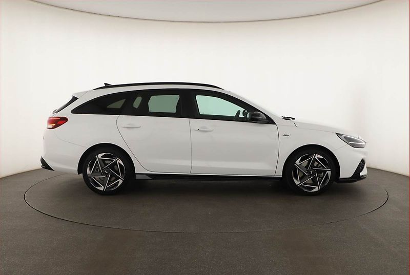 Hyundai i30 (2025) 1.5 T-GDI MHEV 48V, N-LINE - fotka 6 z 21