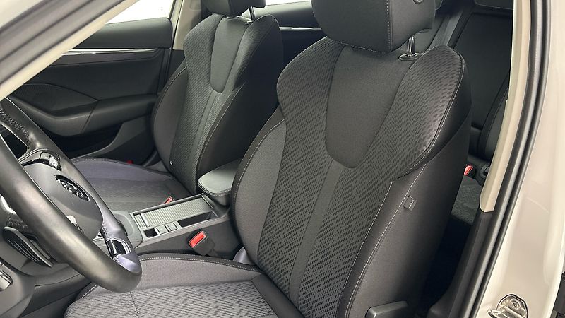 Škoda Octavia 2.0 TDI DSG Style Combi - fotka 14 z 23