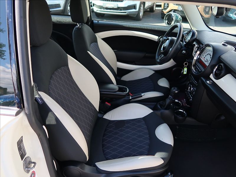 Mini Cooper 1,6 i,90kW,1majČR,automat,53tk - fotka 13 z 25