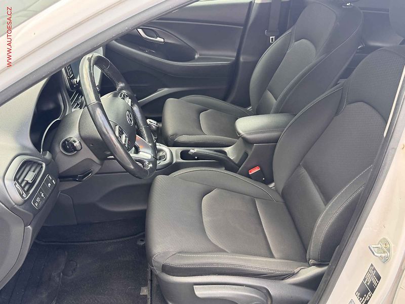 Hyundai i30 (2019) 1.6CRDi, ČR, servis.kniha - fotka 9 z 16