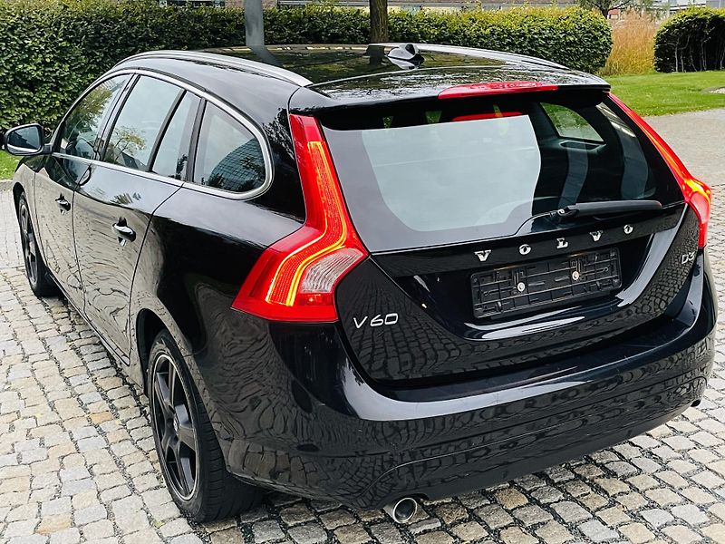 Volvo V60 2.0D 5VÁLEC AUT OCEAN RACE - fotka 15 z 41