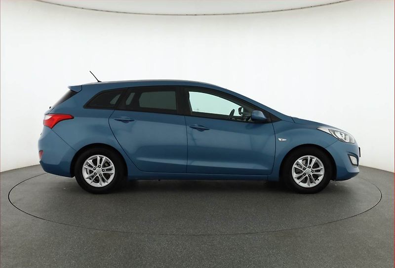 Hyundai i30 (2015) 1.6 MPI, Tempomat - fotka 6 z 17