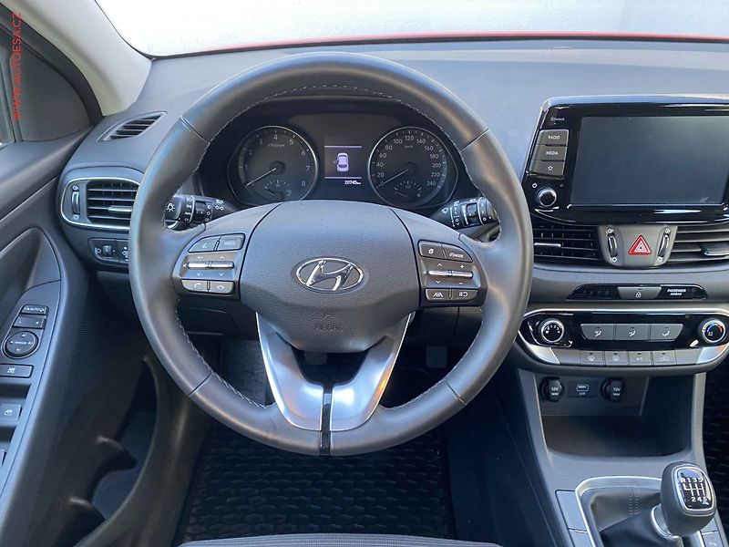 Hyundai i30 (2023) 1.5 DPi, 1.maj,ČR, servis - fotka 11 z 18