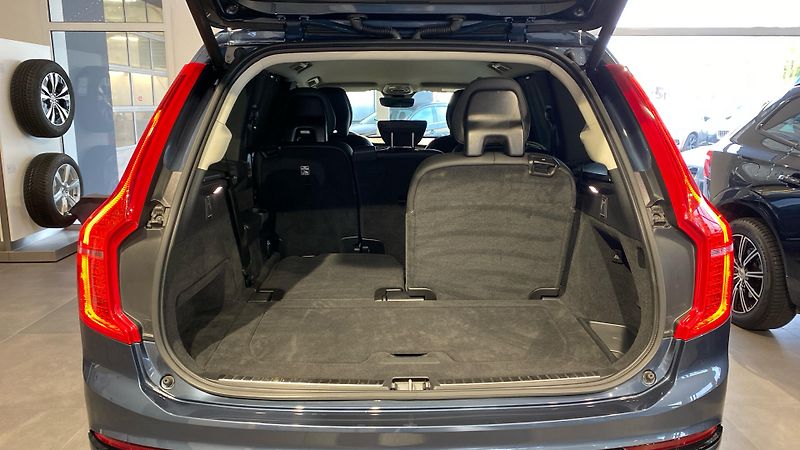 Volvo XC90 PLUS BRIGHT, B5 AWD, 173+10 kW - fotka 10 z 38