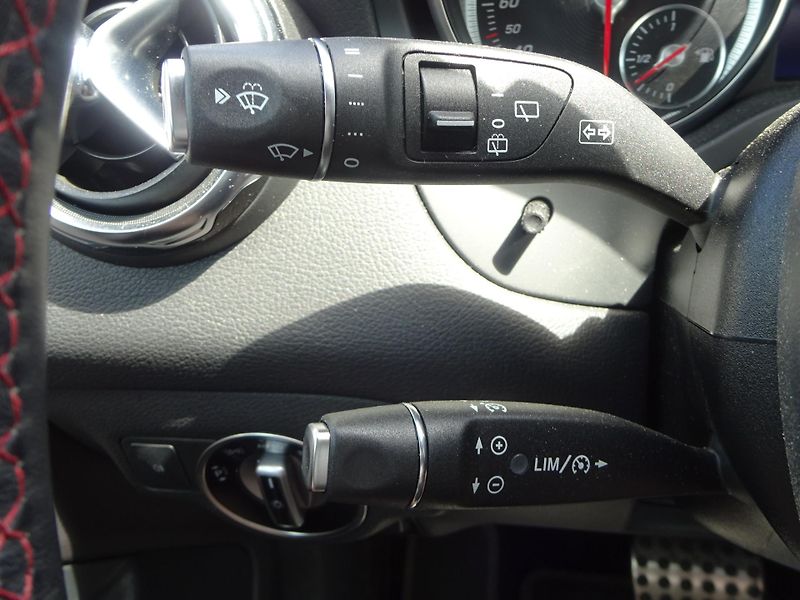 Mercedes-Benz GLA 200 CDI AMG Paket LED SERVIS - fotka 23 z 34