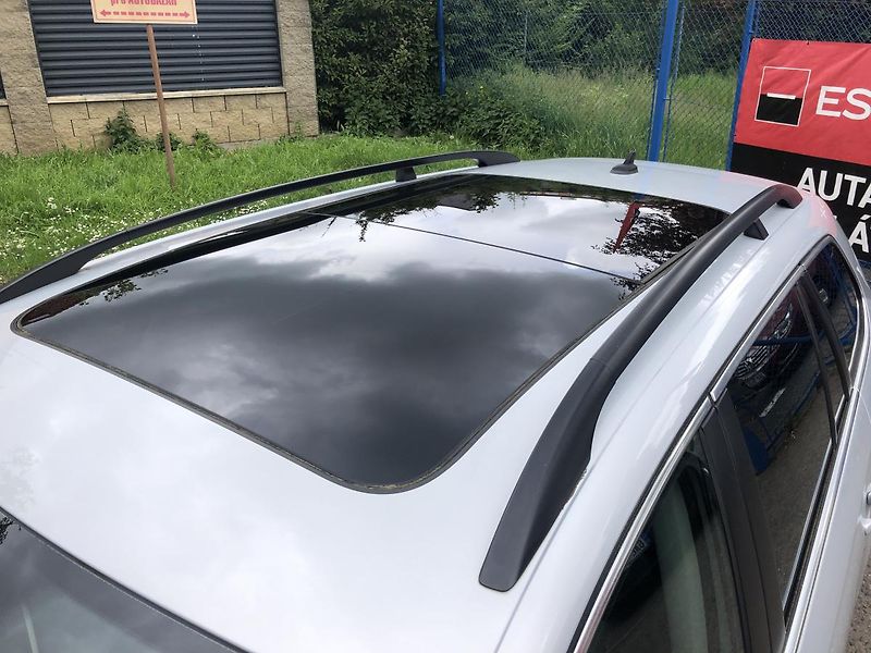 Volkswagen Golf Variant (2011) 2,0TDi STYLE nez. rezervace - fotka 21 z 68