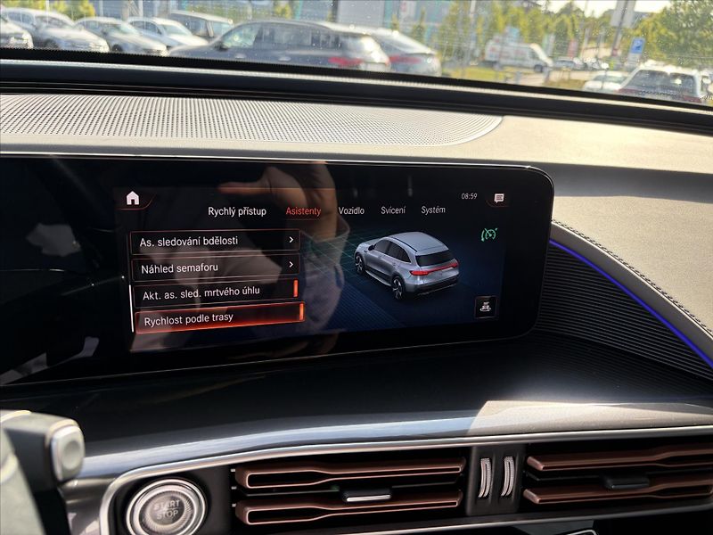 Mercedes-Benz EQC 400 4Matic - fotka 16 z 34
