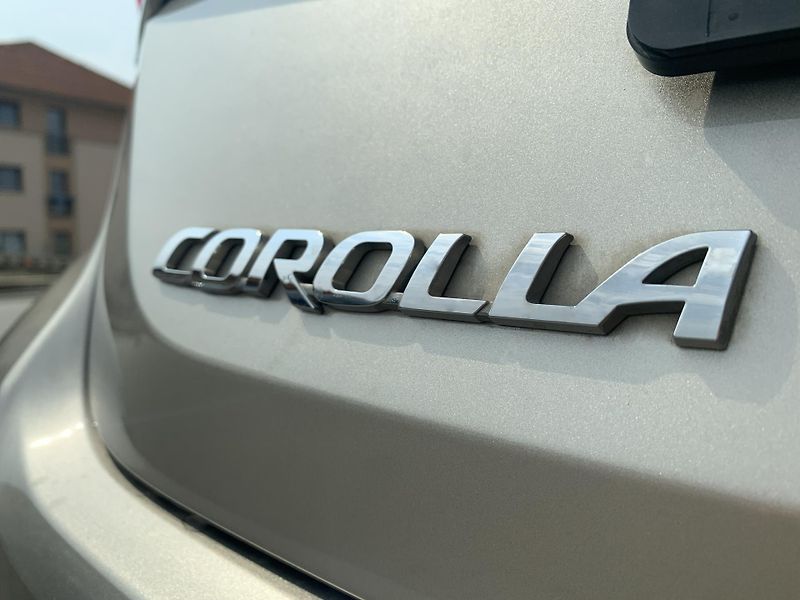 Toyota Corolla SD COMFORT STYLE TECH 1.5 VVTi - fotka 23 z 28