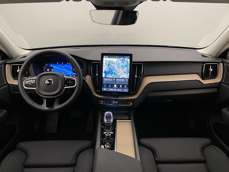 Volvo XC60 T8 AWD RECHARGE DARK ULTRA CZ - fotka 2 z 61