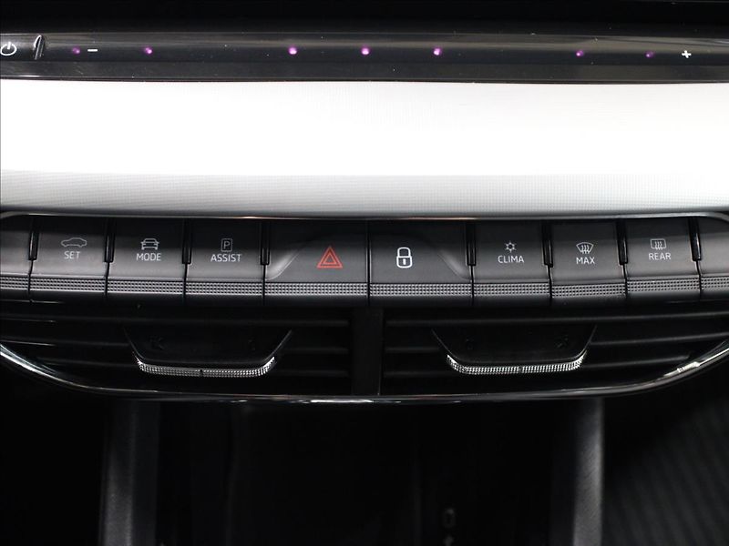 Škoda Octavia 2,0 TDI DSG style 1. maj. CZ - fotka 27 z 33