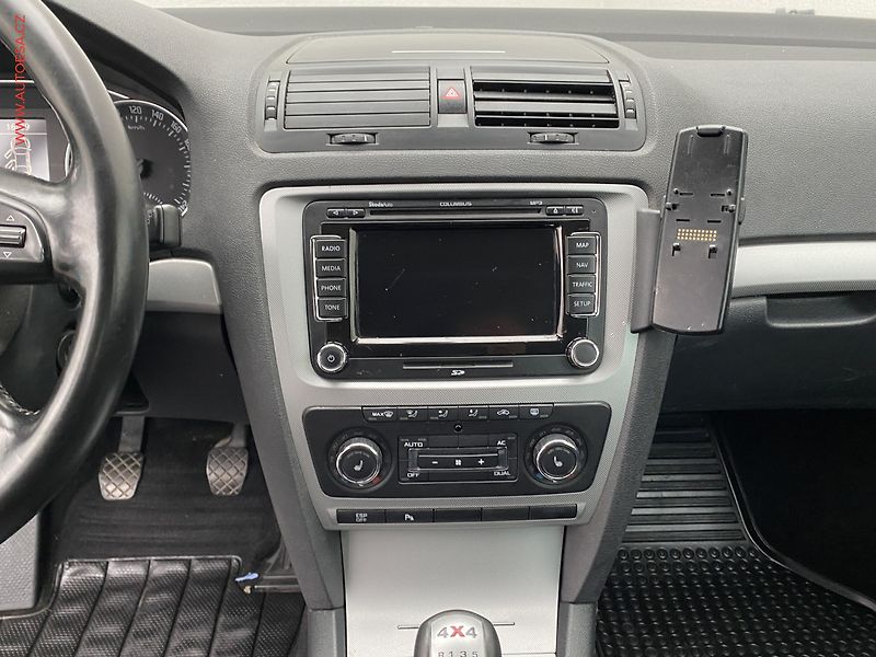 Škoda Octavia (2008) 2.0TDi 4x4, Elegance, xenon - fotka 10 z 18