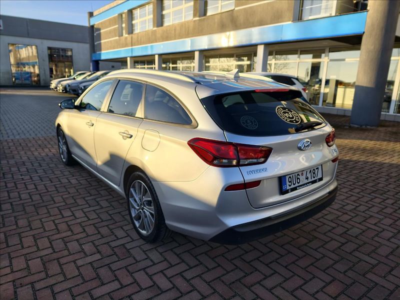 Hyundai i30 1,4 T-GDi DCT,Automat Style Go - fotka 8 z 16