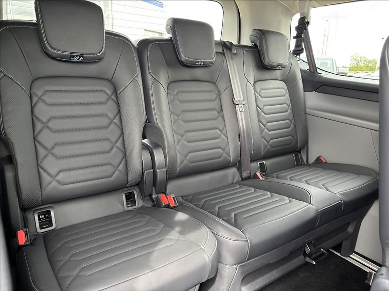 Ford Tourneo Custom 2,0 EcoBlue Titanium 125kW L1 - fotka 15 z 44